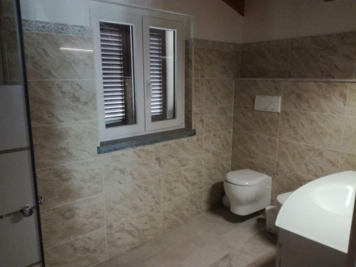 Casa Stefania Apartment Mandello del Lario Luaran gambar